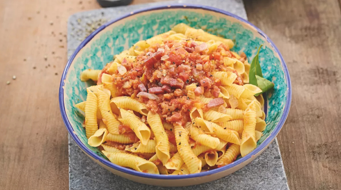 Garganelli al rag&ugrave; di prosciutto crudo al vermouth e zafferano
