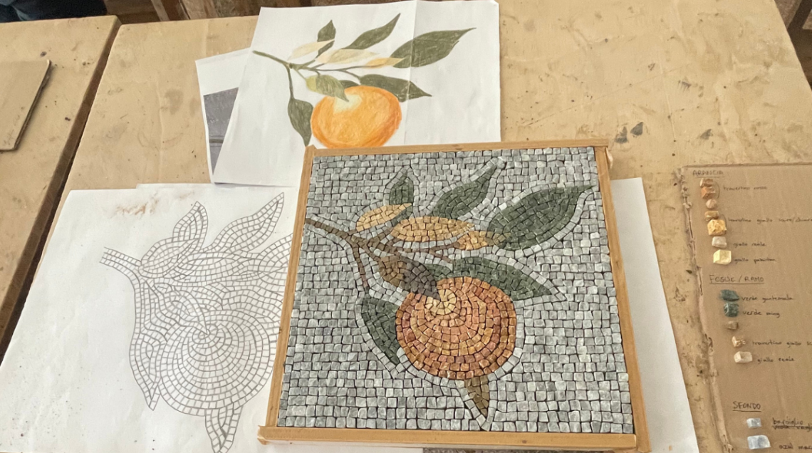 mosaico rappresentante un'arancia