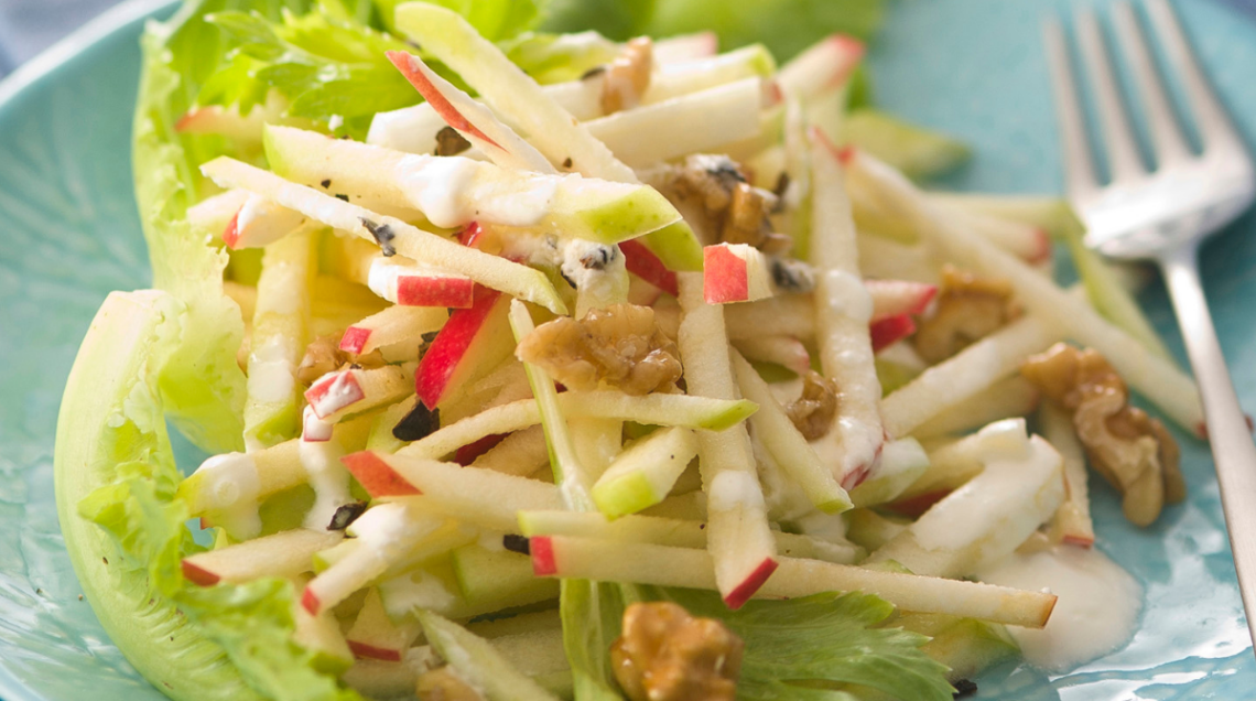 Insalata Waldorf impiattata