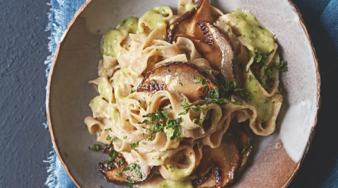 Tagliatelle di castagne con crema al Parmigiano e porcini